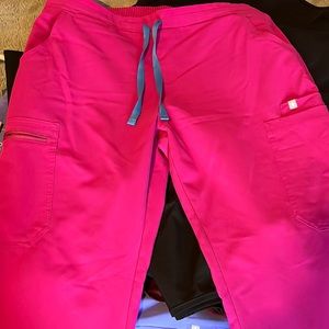Figs Yola skinny scrub pants, raspberry color size Medium